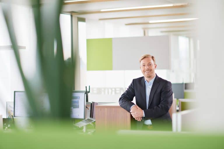 Businessportrait - Mann im Büro