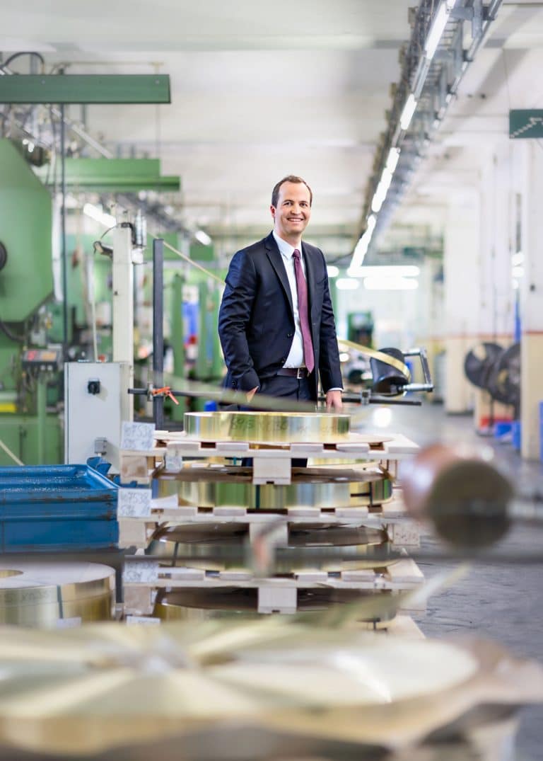 Businessportrait - Mann in einer Fabrik