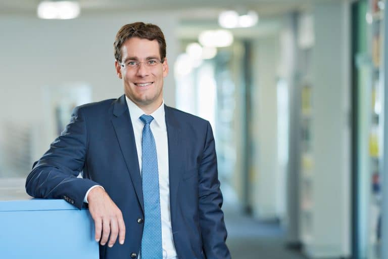 Businessportrait - Mann im Büro