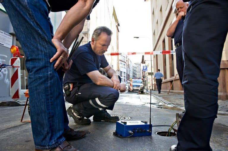 Businessfotografie - Männer in einer Arbeits-Diskussion