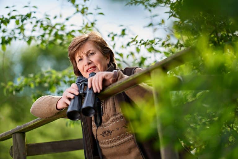 Businessportrait - Frau mit Fernglas