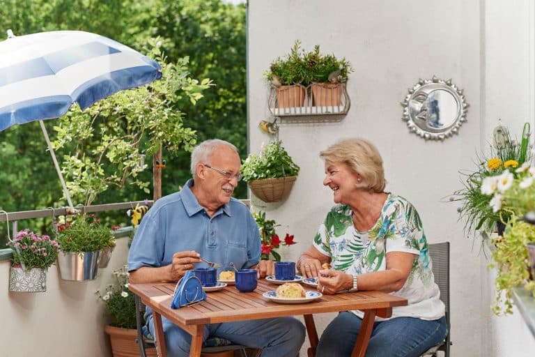 Ehepaar auf dem Balkon