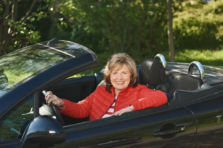 Businessportrait - Frau im Auto