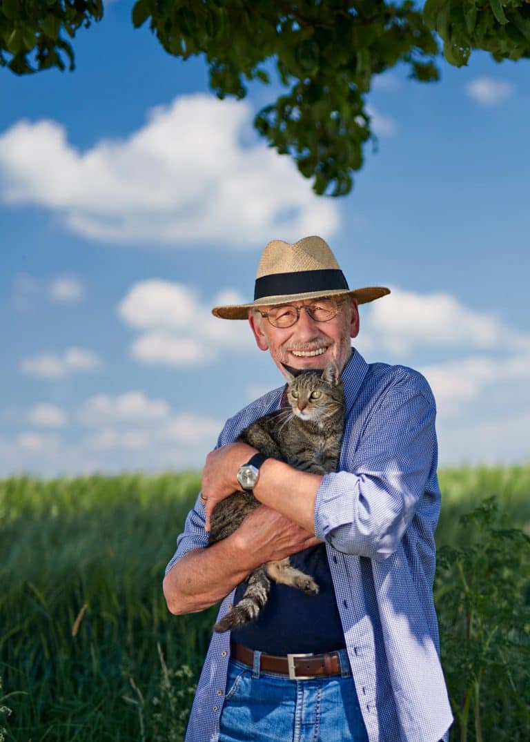 Businessportrait - Mann mit Katze